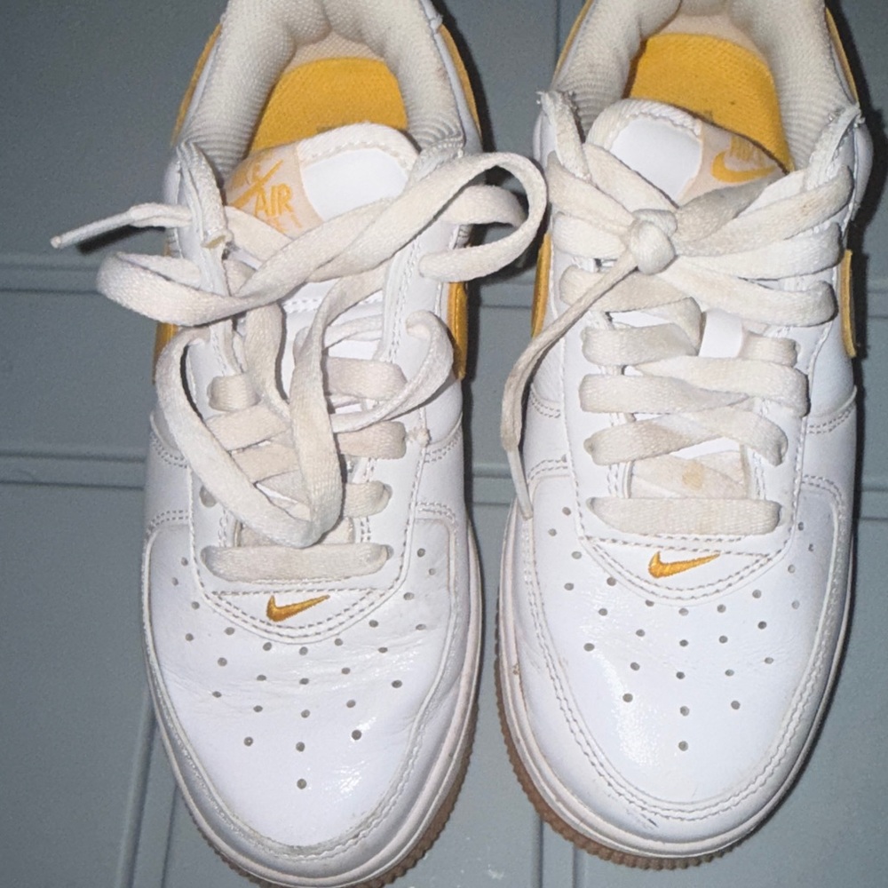 Nike Kids White and Gold Sneakers